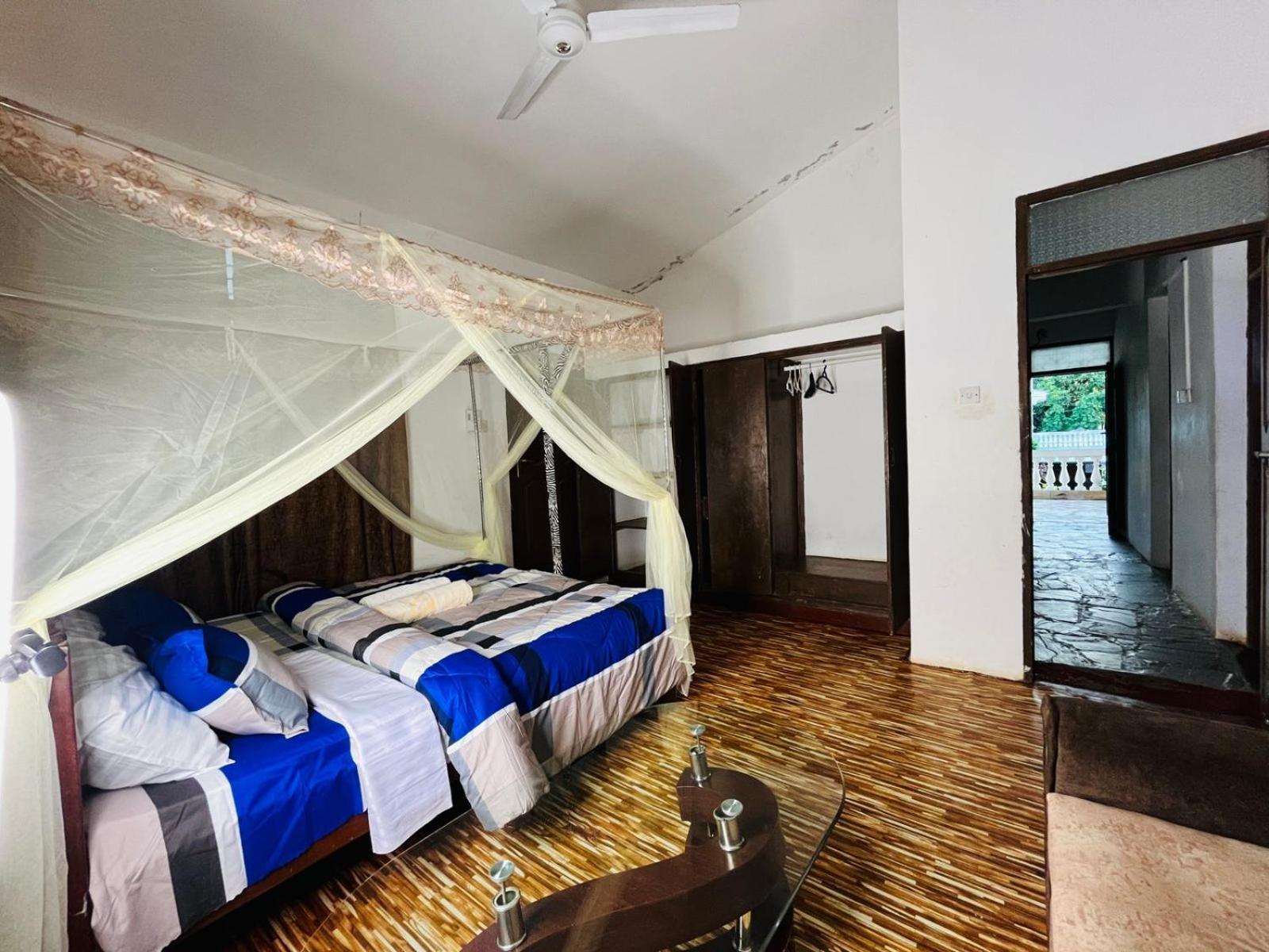 Akogo House - Bnb , Hostel, Backpackers & Volunteer Center Mombasa Exterior photo