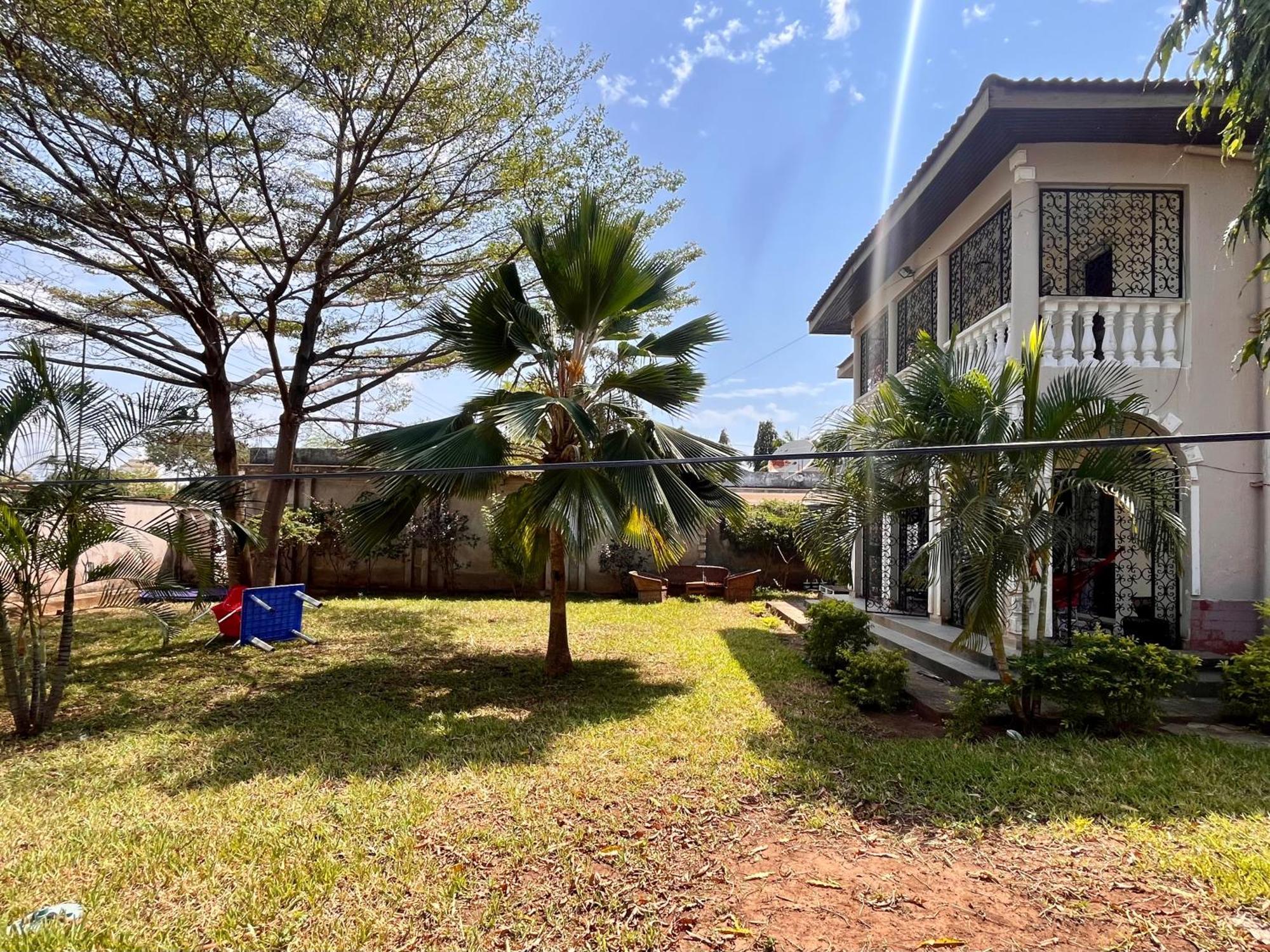Akogo House - Bnb , Hostel, Backpackers & Volunteer Center Mombasa Exterior photo