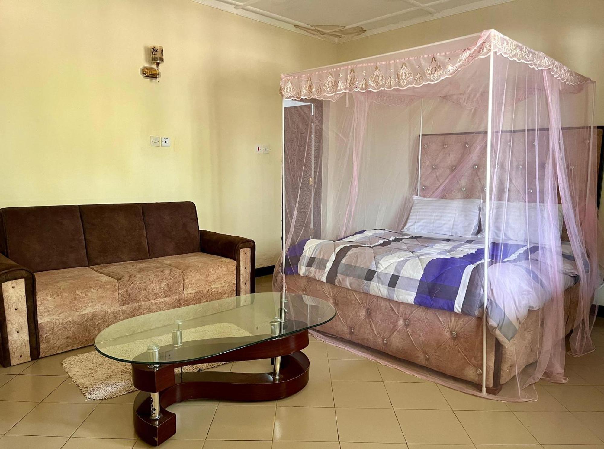Akogo House - Bnb , Hostel, Backpackers & Volunteer Center Mombasa Exterior photo