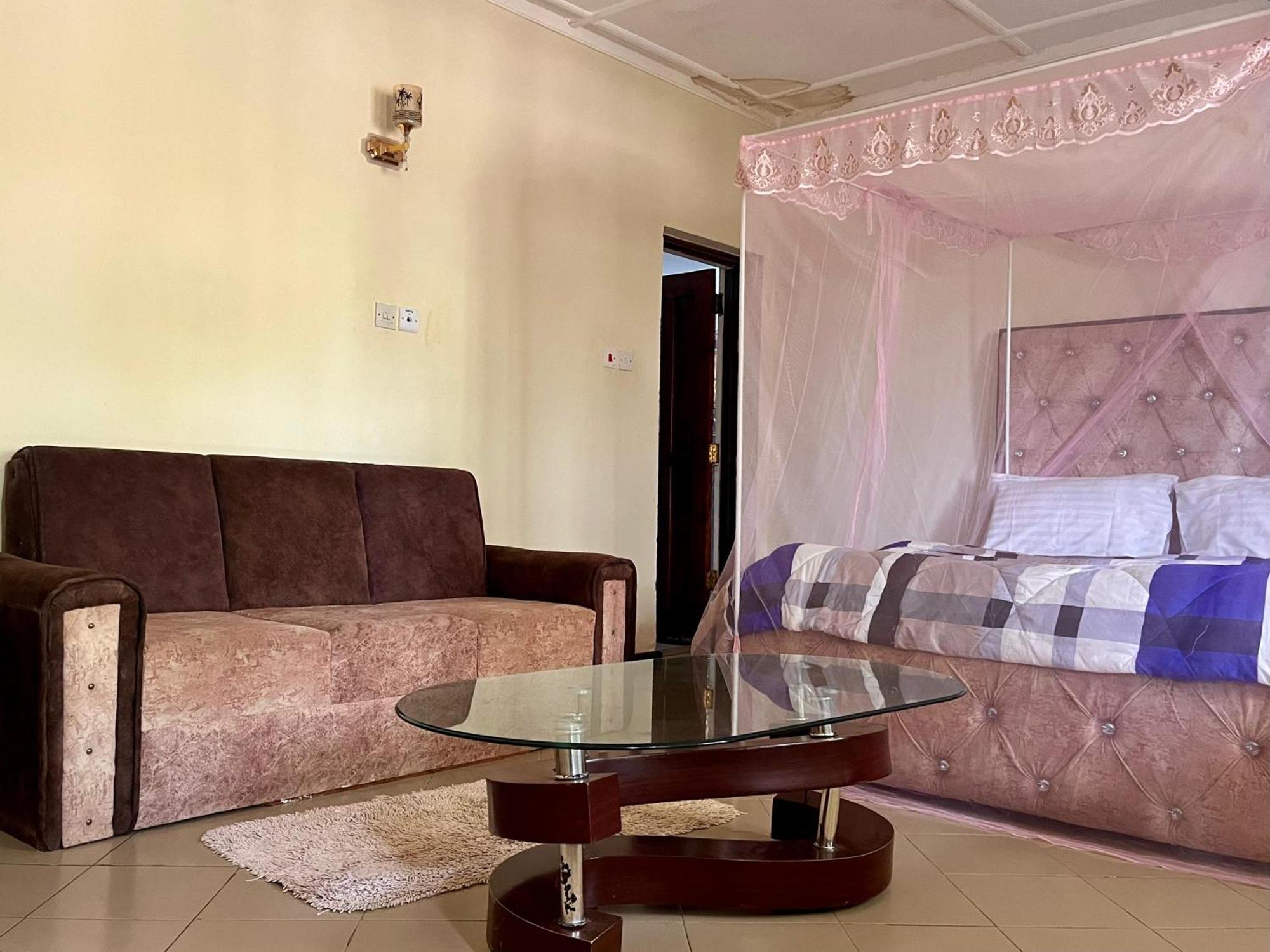 Akogo House - Bnb , Hostel, Backpackers & Volunteer Center Mombasa Exterior photo