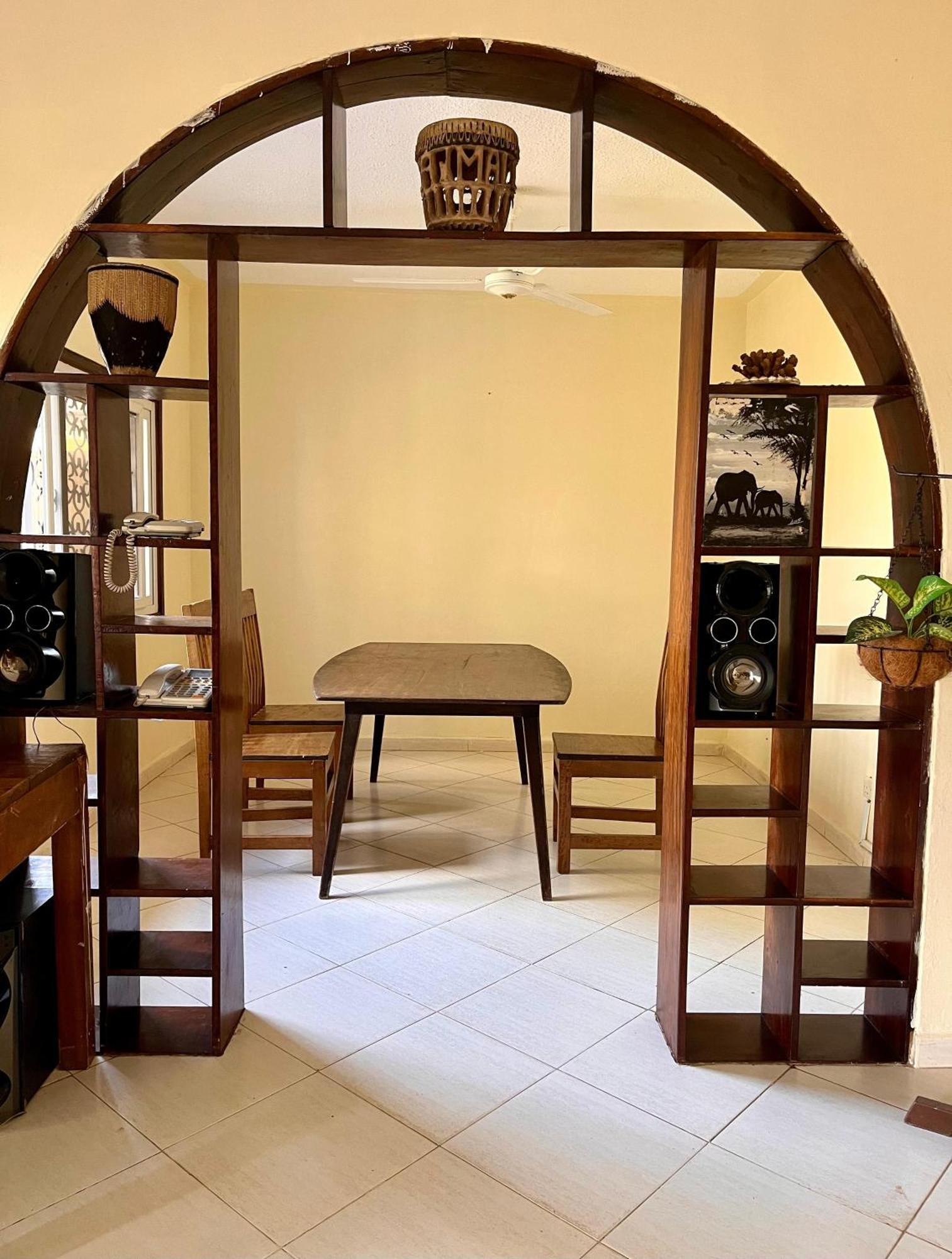 Akogo House - Bnb , Hostel, Backpackers & Volunteer Center Mombasa Exterior photo