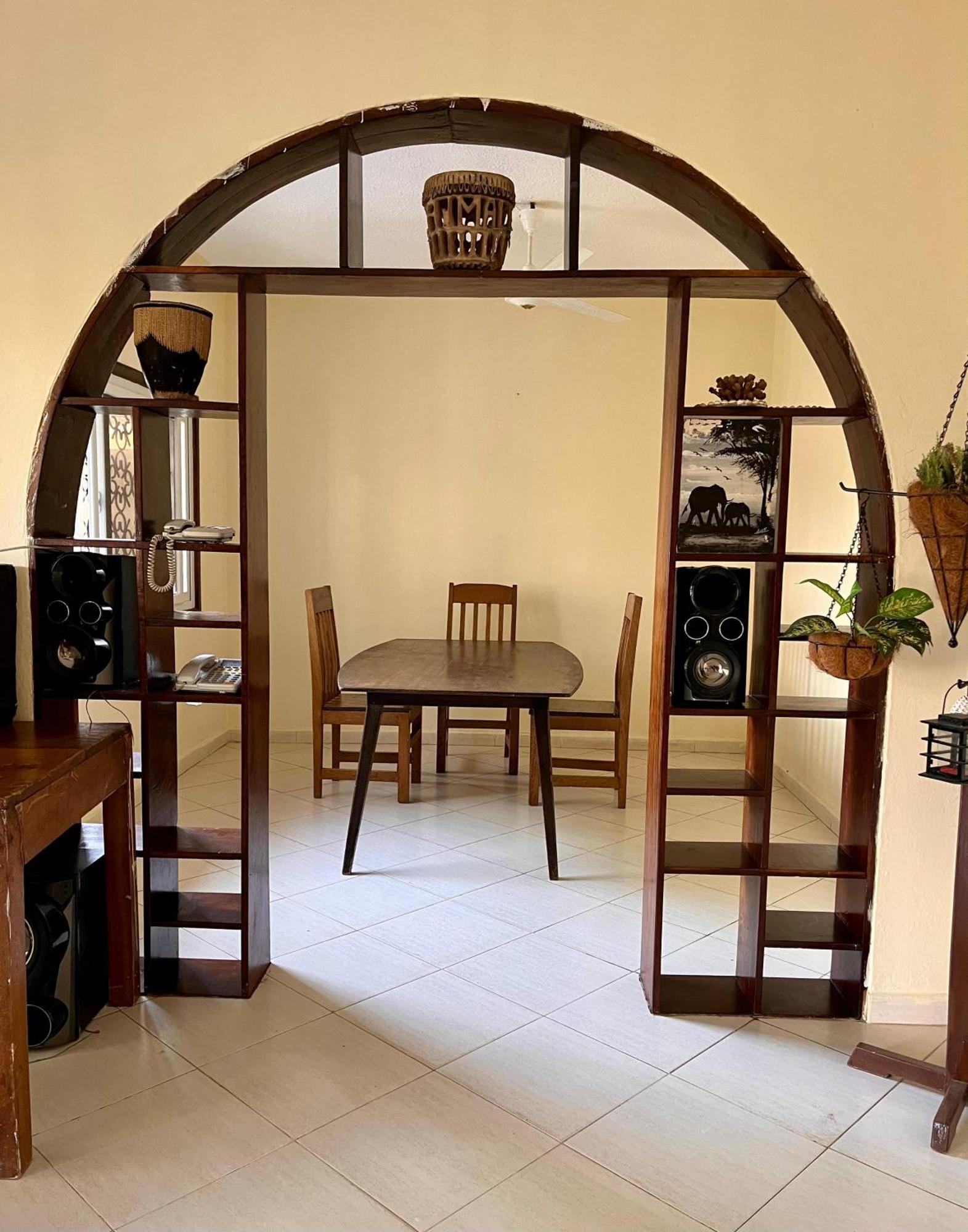 Akogo House - Bnb , Hostel, Backpackers & Volunteer Center Mombasa Exterior photo