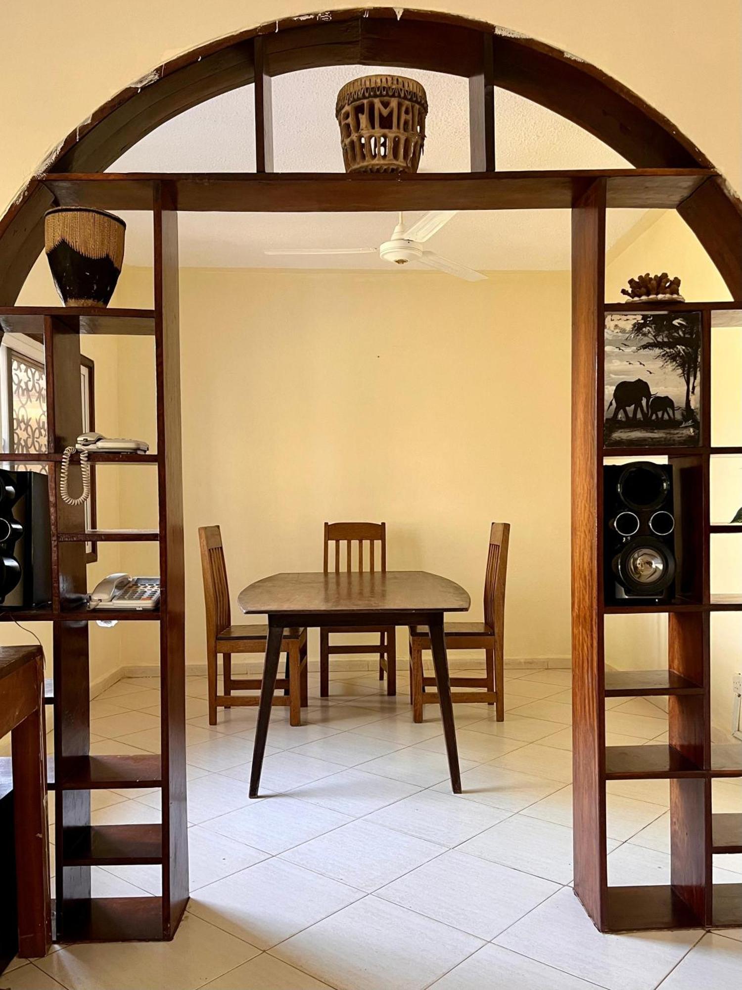Akogo House - Bnb , Hostel, Backpackers & Volunteer Center Mombasa Exterior photo