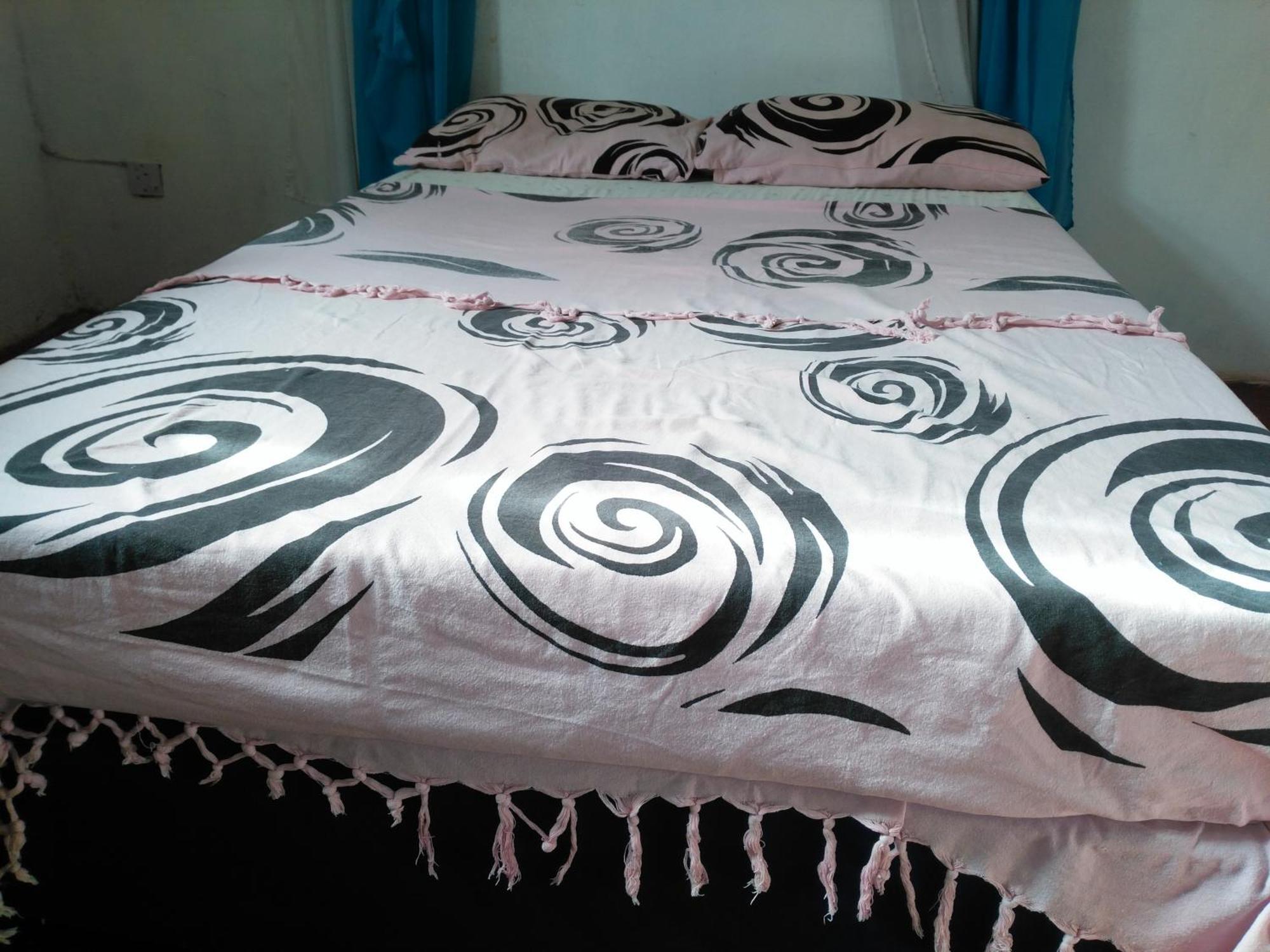 Akogo House - Bnb , Hostel, Backpackers & Volunteer Center Mombasa Exterior photo