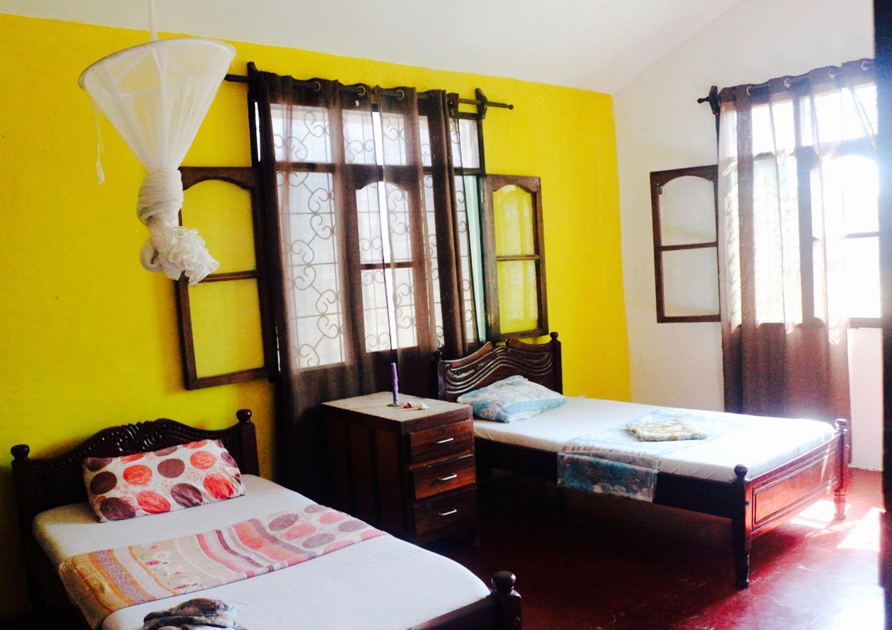 Akogo House - Bnb , Hostel, Backpackers & Volunteer Center Mombasa Exterior photo