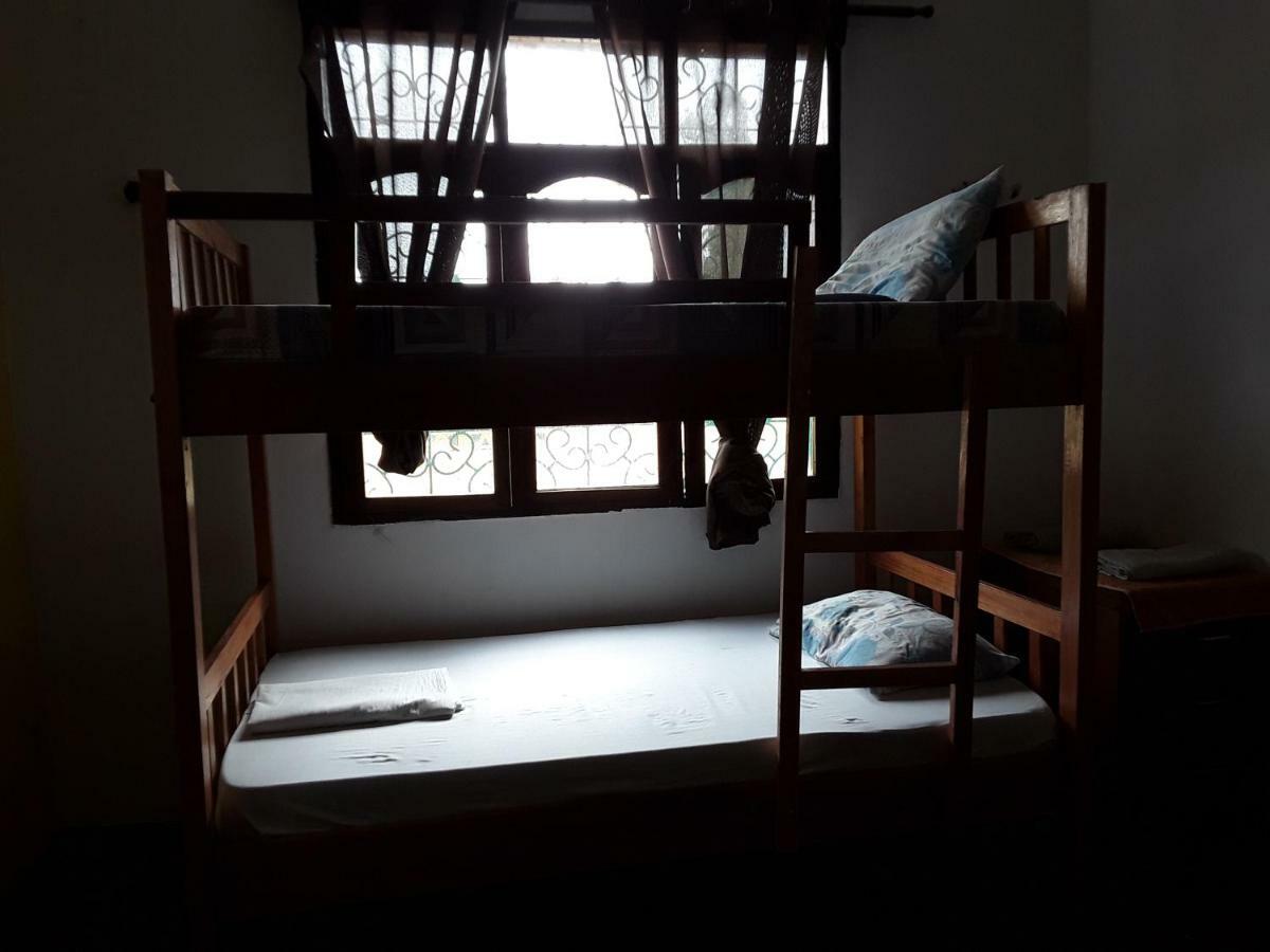 Akogo House - Bnb , Hostel, Backpackers & Volunteer Center Mombasa Exterior photo