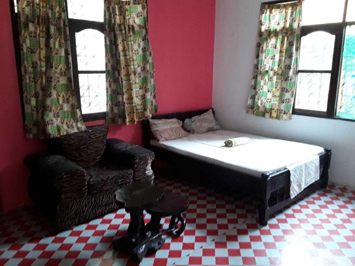 Akogo House - Bnb , Hostel, Backpackers & Volunteer Center Mombasa Exterior photo